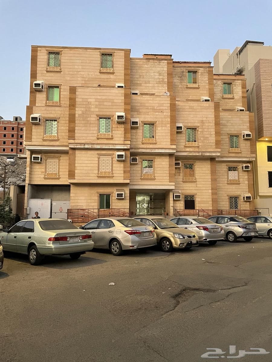 5 bedroom apartment in Batha Quraysh 2