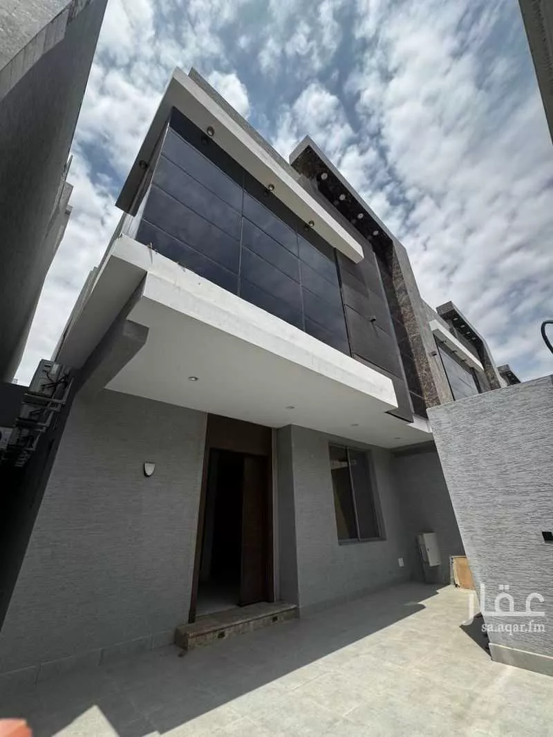 8 bedroom villa in Al Rahmaniyyah 1