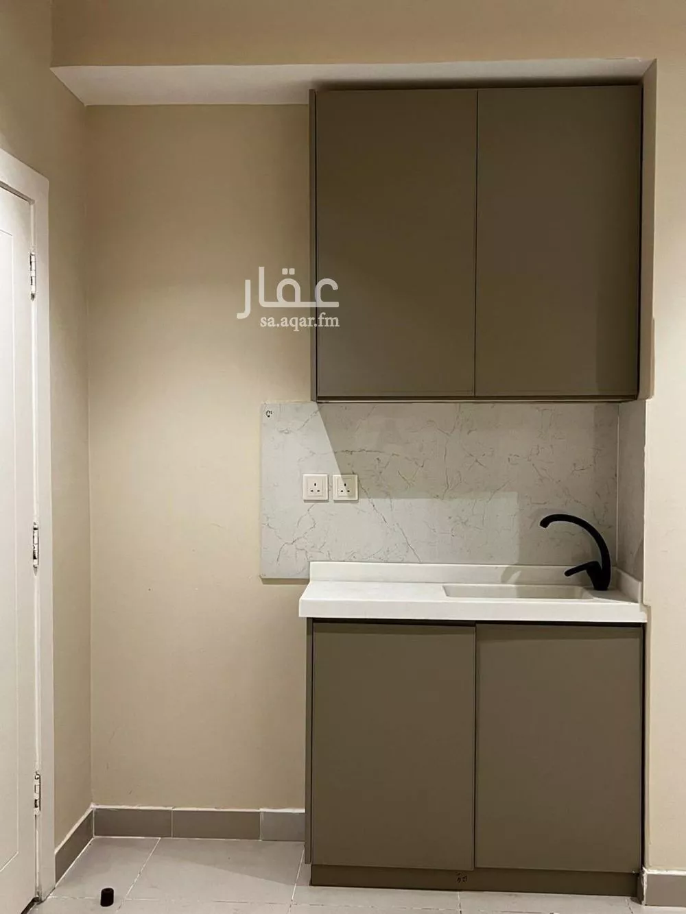 شقة 1 غرف في الملقا 5