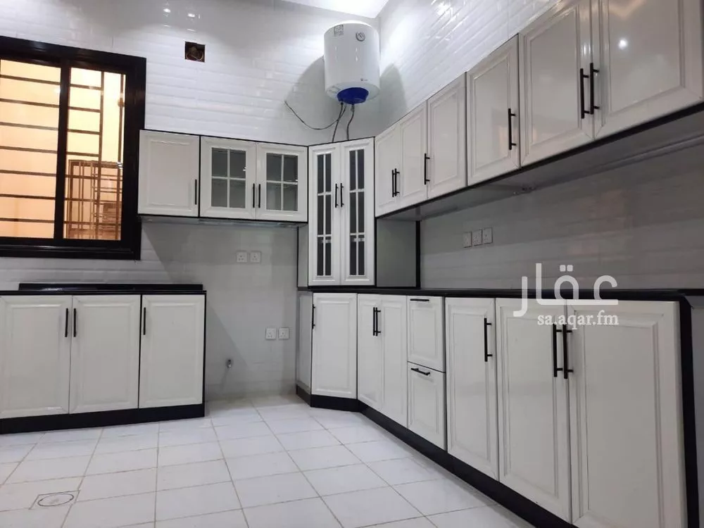 شقة 4 غرف في الرمال 3