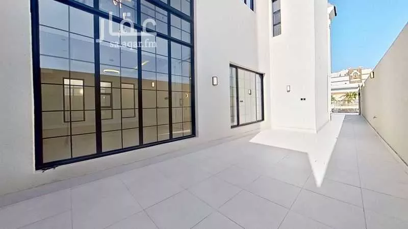 فيلا 6 غرف في الشراع 4