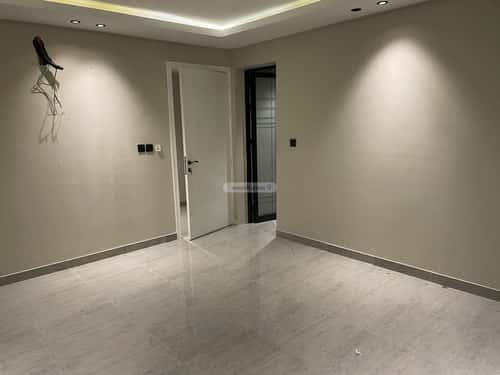 شقة  في الحمرا 5