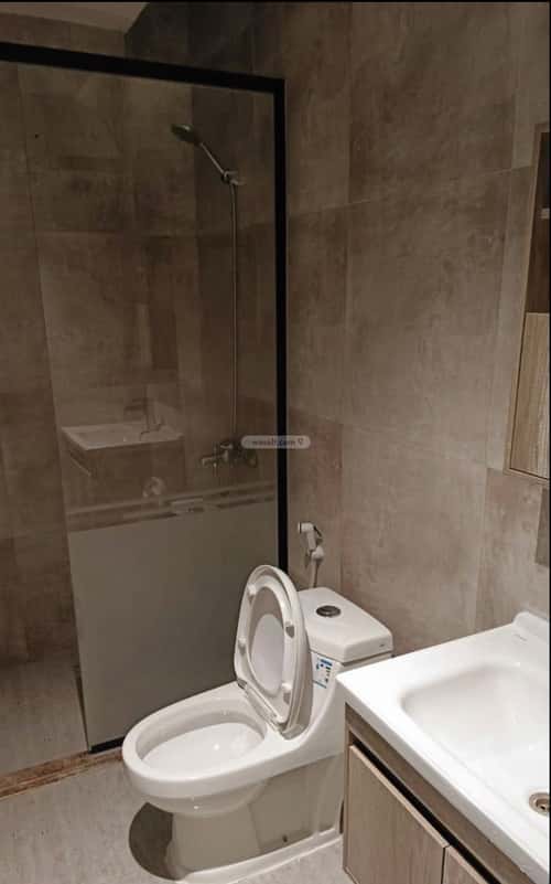 شقة  في الحمرا 6