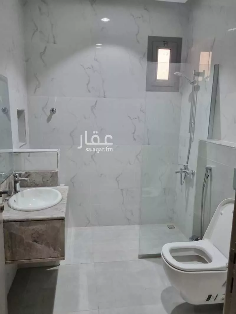 شقة 5 غرف في عرقة 12