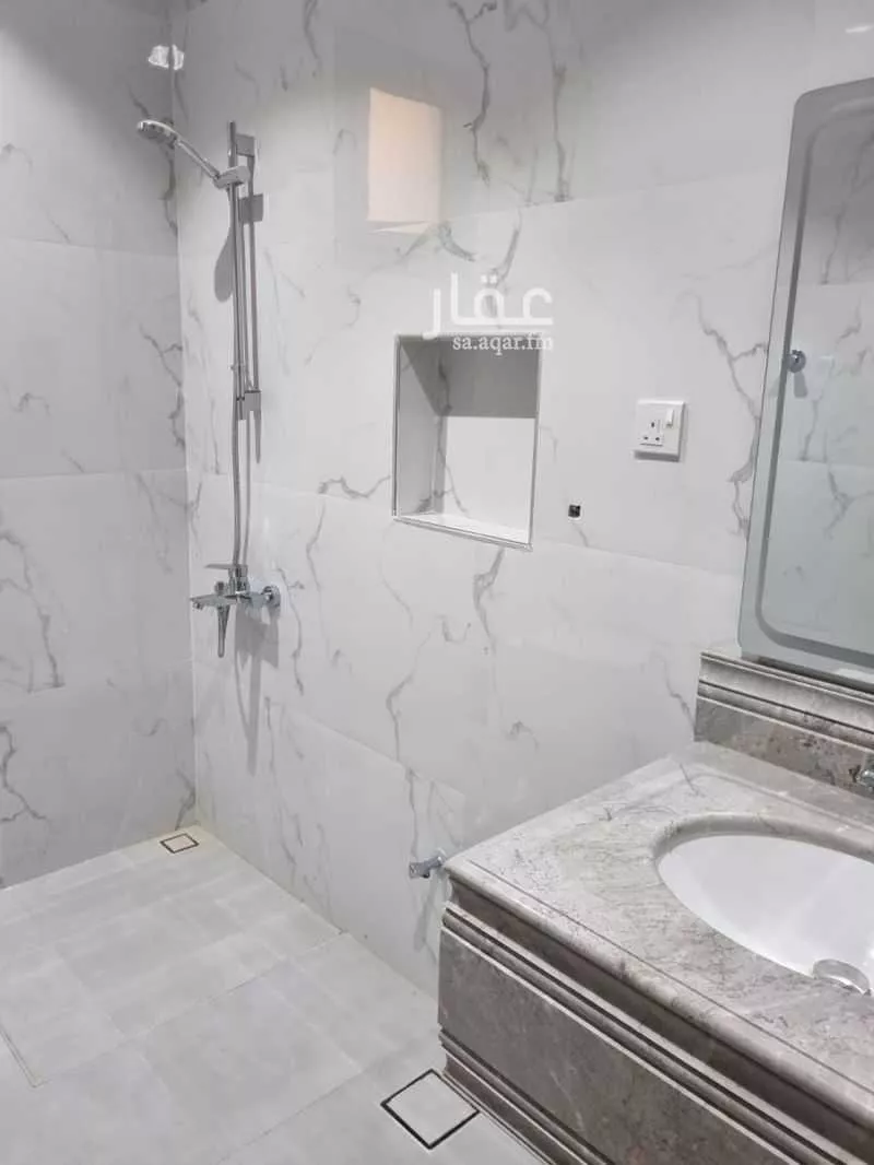 شقة 5 غرف في عرقة 13