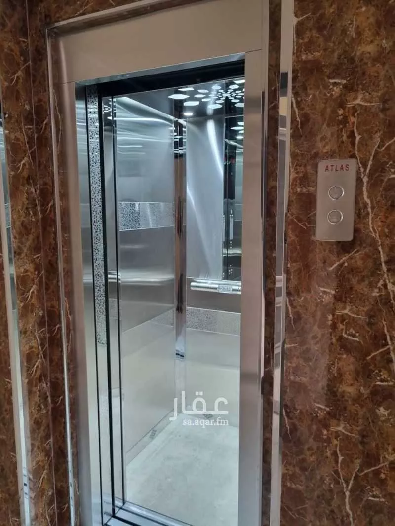 شقة 5 غرف في عرقة 8