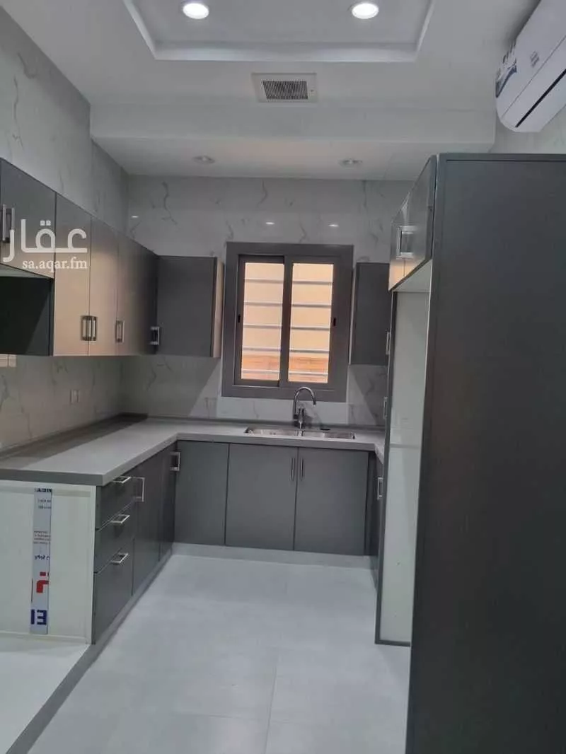 شقة 5 غرف في عرقة 10