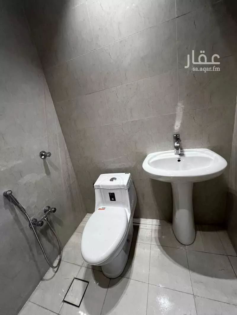 2 bedroom floor in As Suwaidi 4