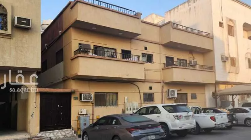 325 sqm building in Al Thuqbah