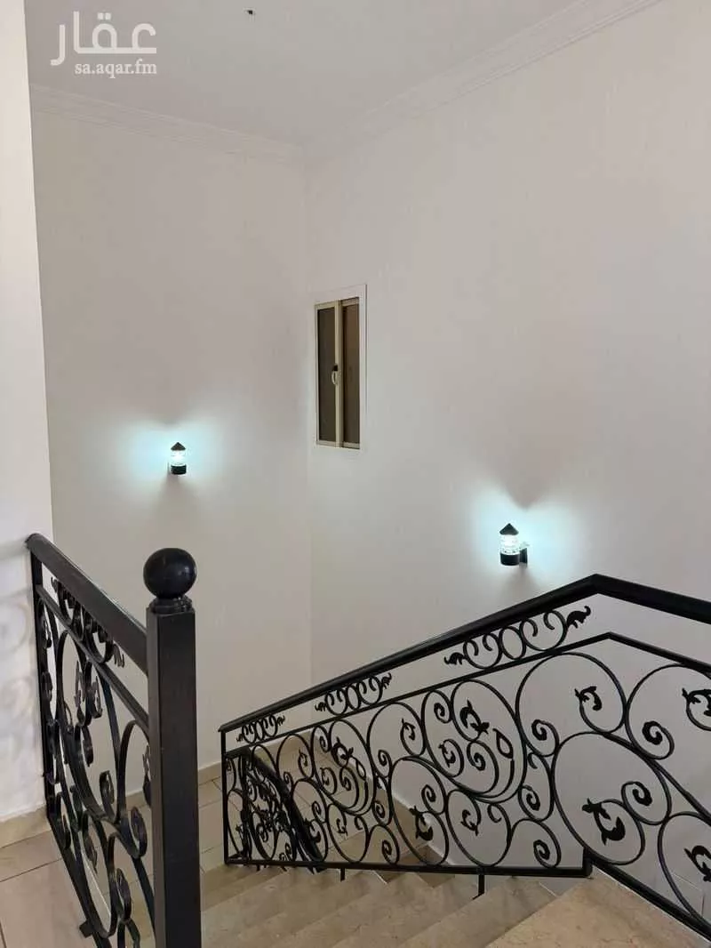 فيلا 7 غرف في طيبة 2