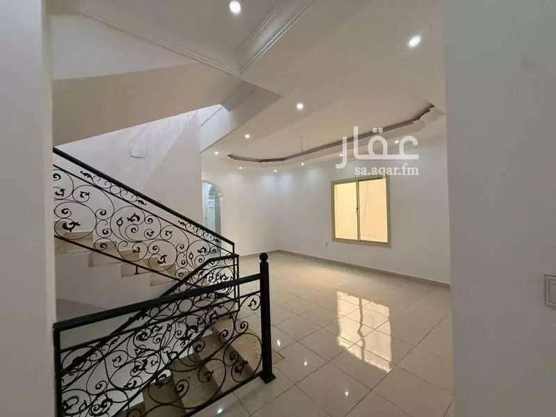 فيلا 7 غرف في طيبة 11