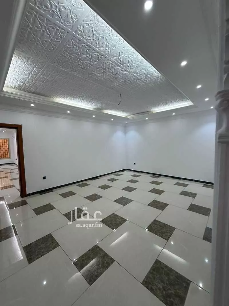 فيلا 7 غرف في طيبة 5