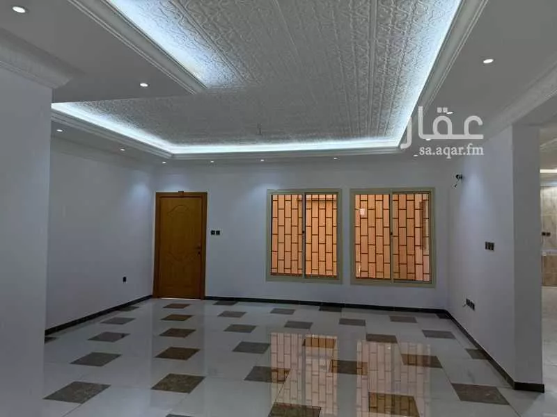 فيلا 7 غرف في طيبة 8