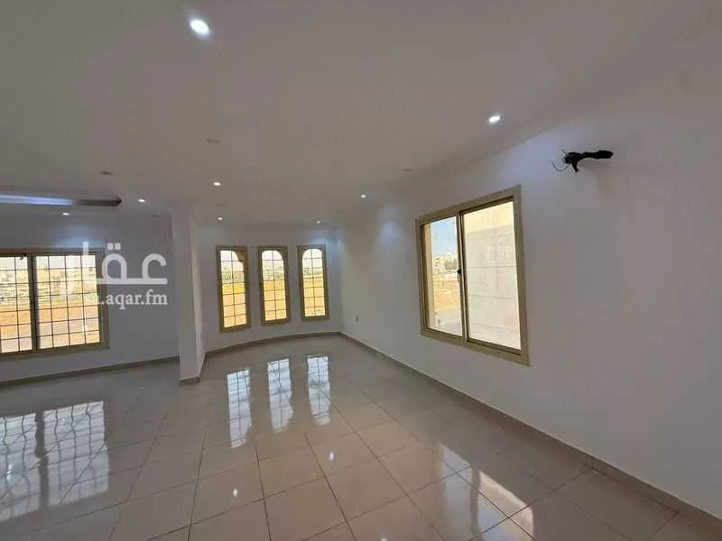 فيلا 7 غرف في طيبة 10