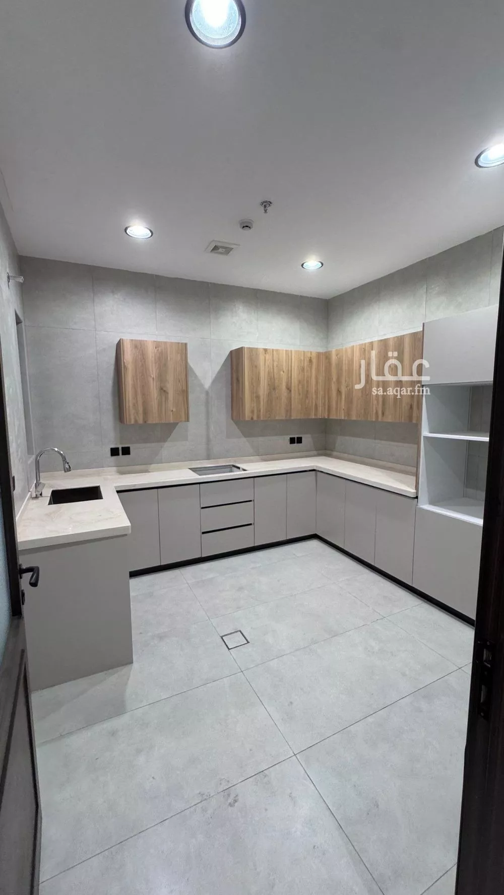 شقة 4 غرف في الحمرا 8