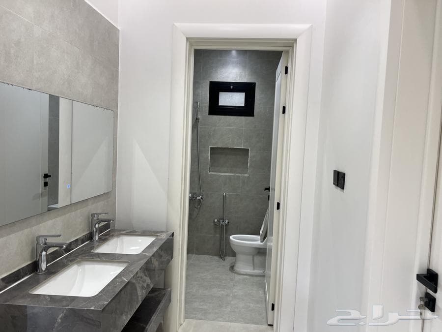 فيلا 9 غرف في العزيزية الثاني 11