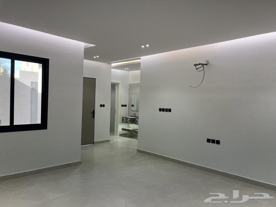 فيلا 9 غرف في العزيزية الثاني 15