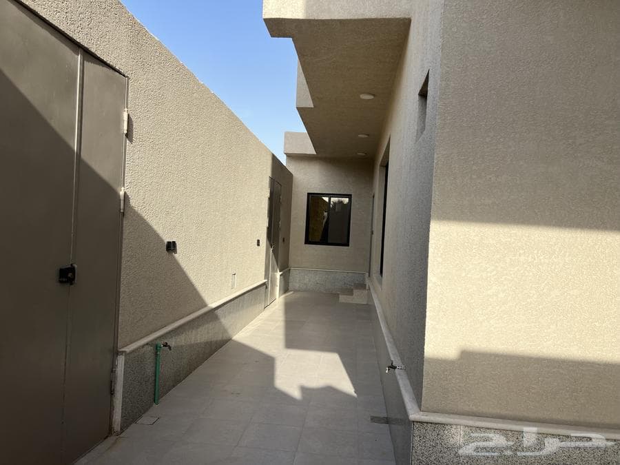 فيلا 9 غرف في العزيزية الثاني 4