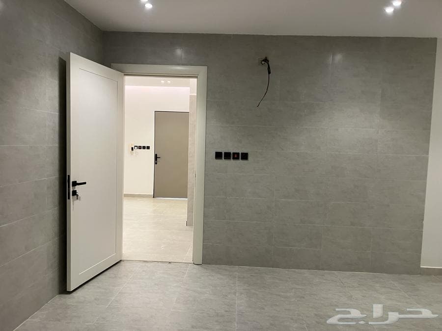 فيلا 9 غرف في العزيزية الثاني 9