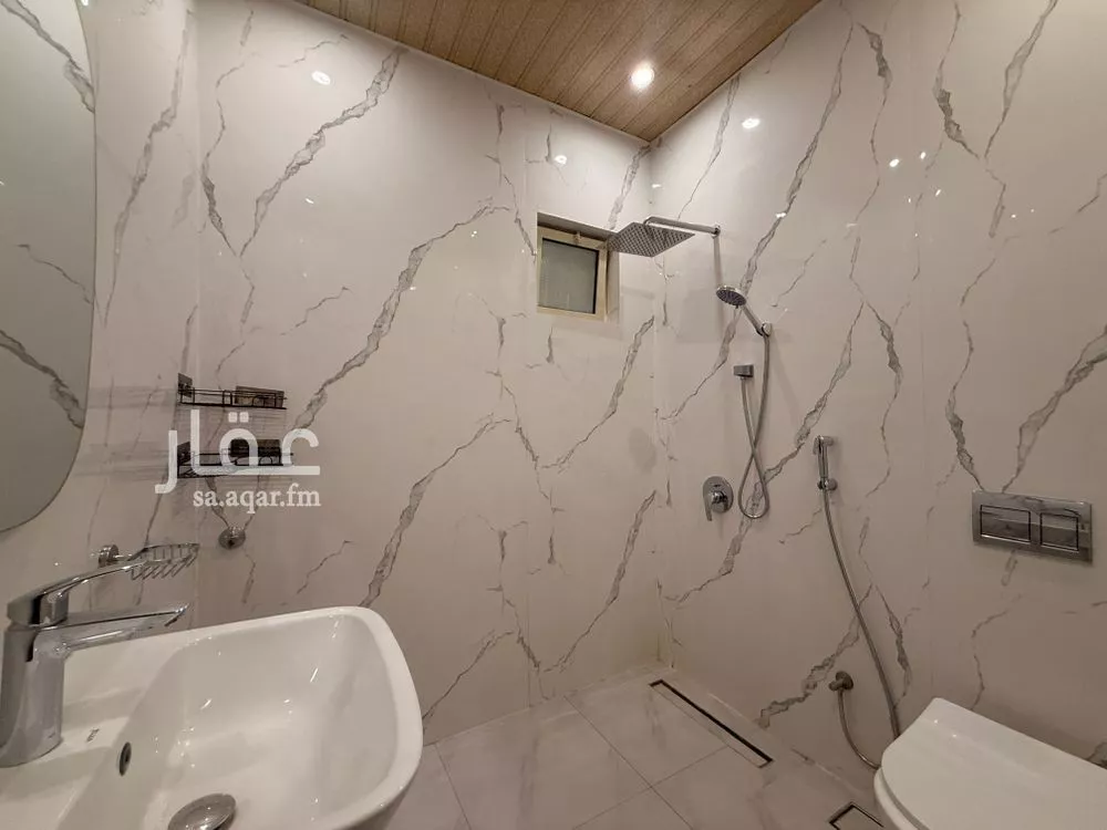 دور 4 غرف في الملك فهد 11