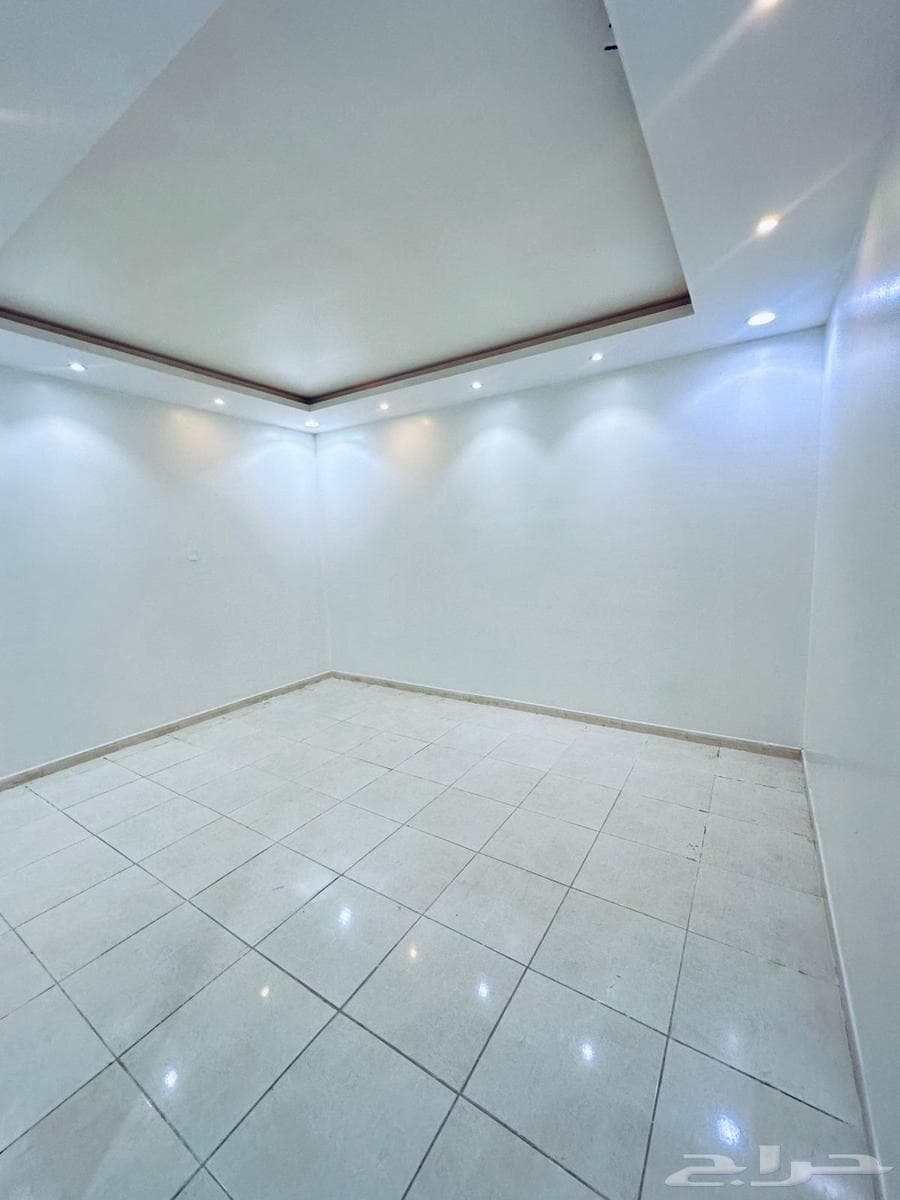 شقة 3 غرف في الرمال 4