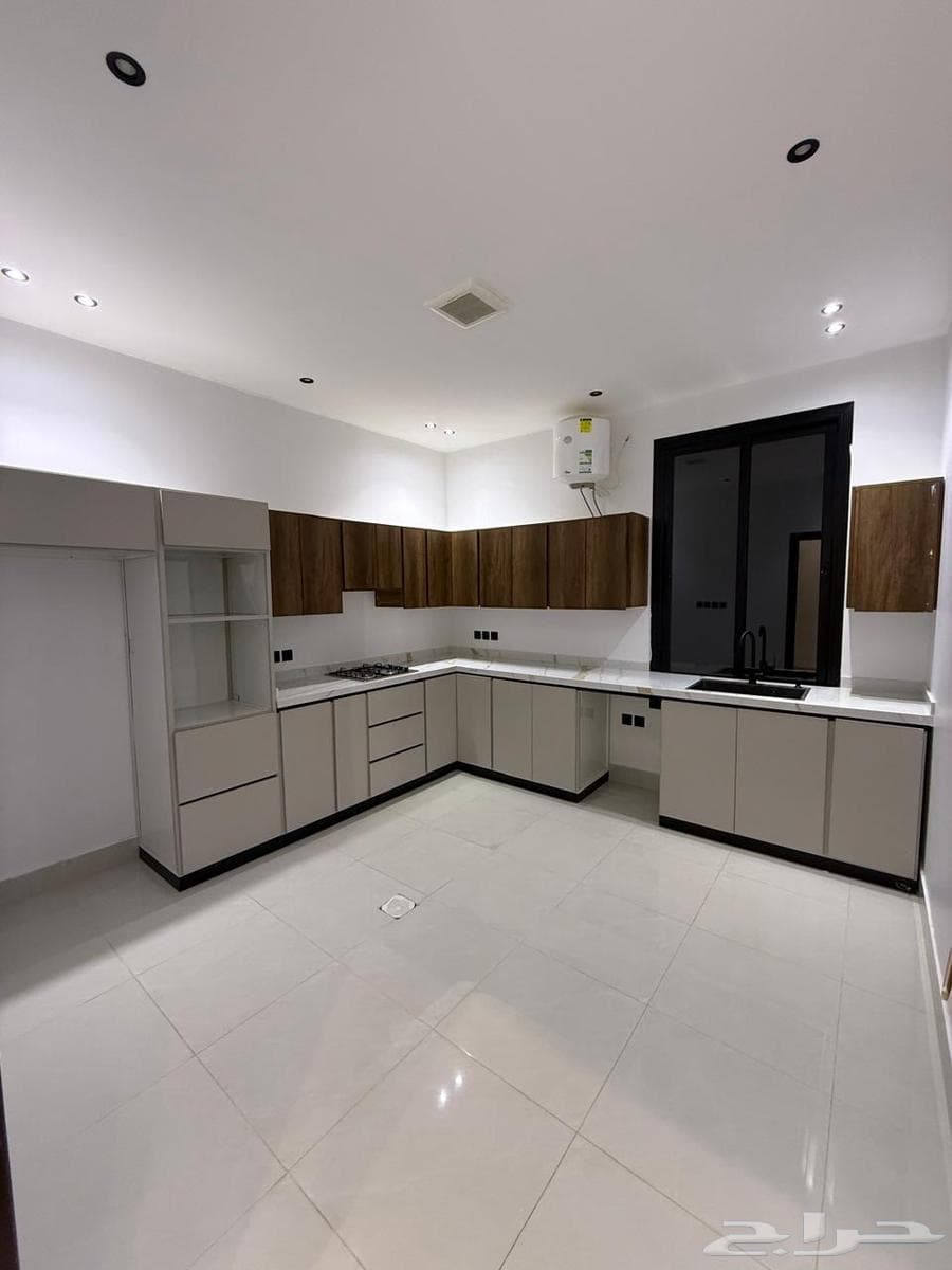 شقة 4 غرف في الرمال 7