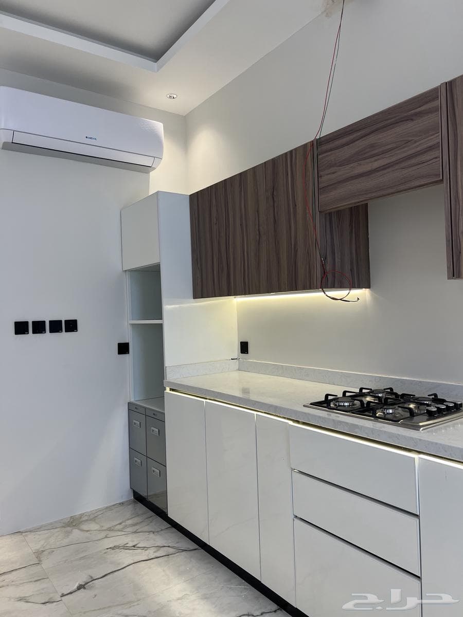 شقة 4 غرف في العارض 11