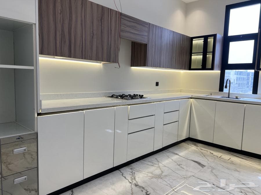 شقة 4 غرف في العارض 12