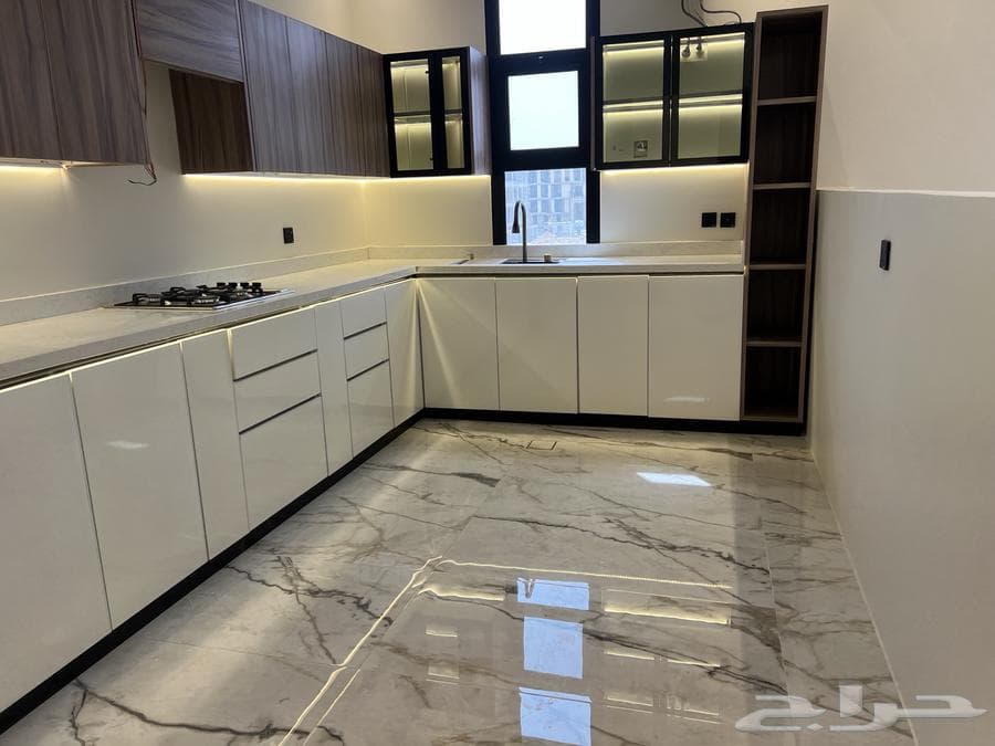 شقة 4 غرف في العارض 13