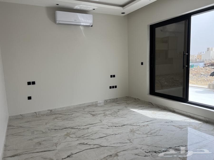 شقة 4 غرف في العارض 18