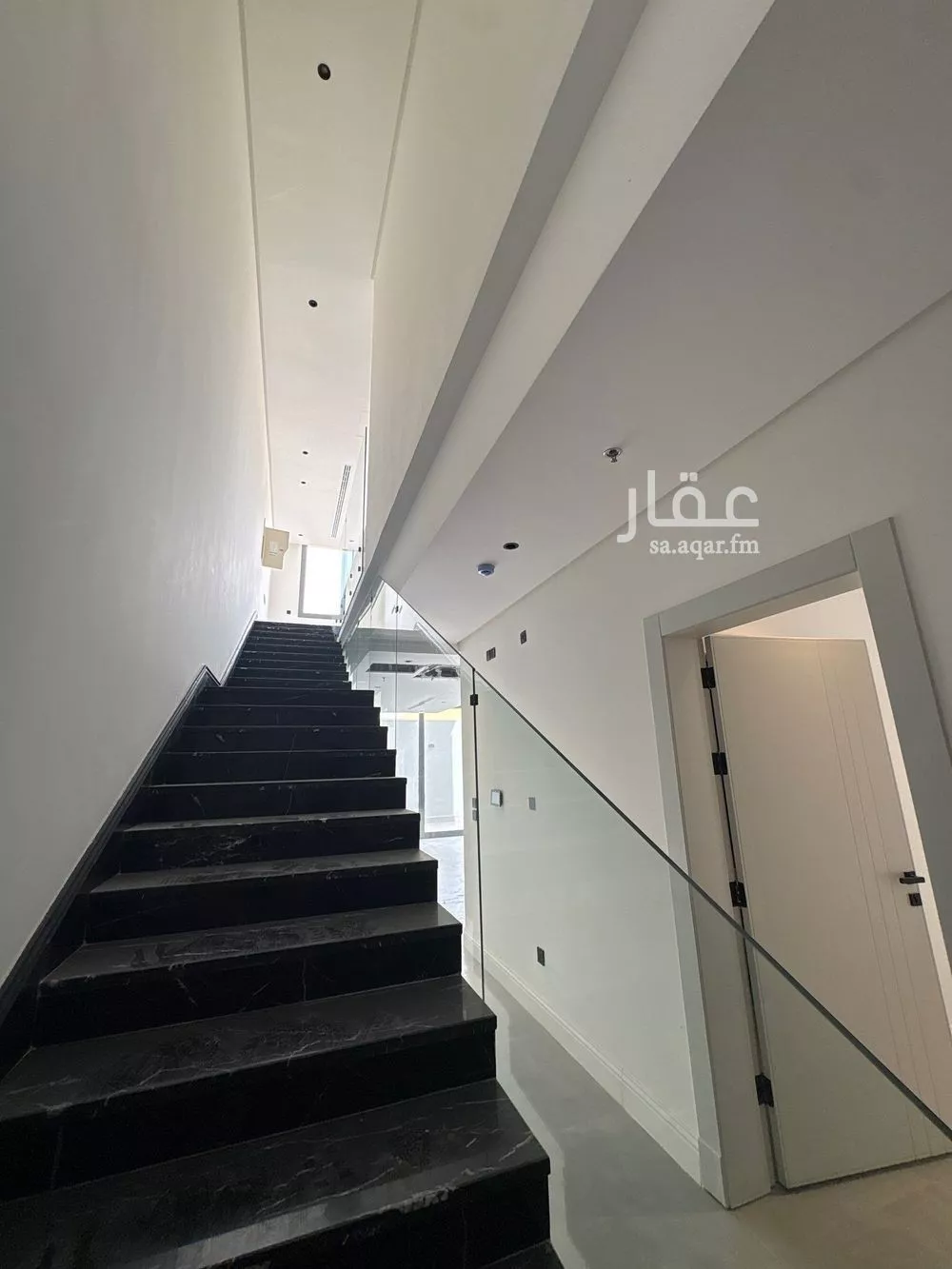 فيلا 4 غرف في المعذر الشمالي 12