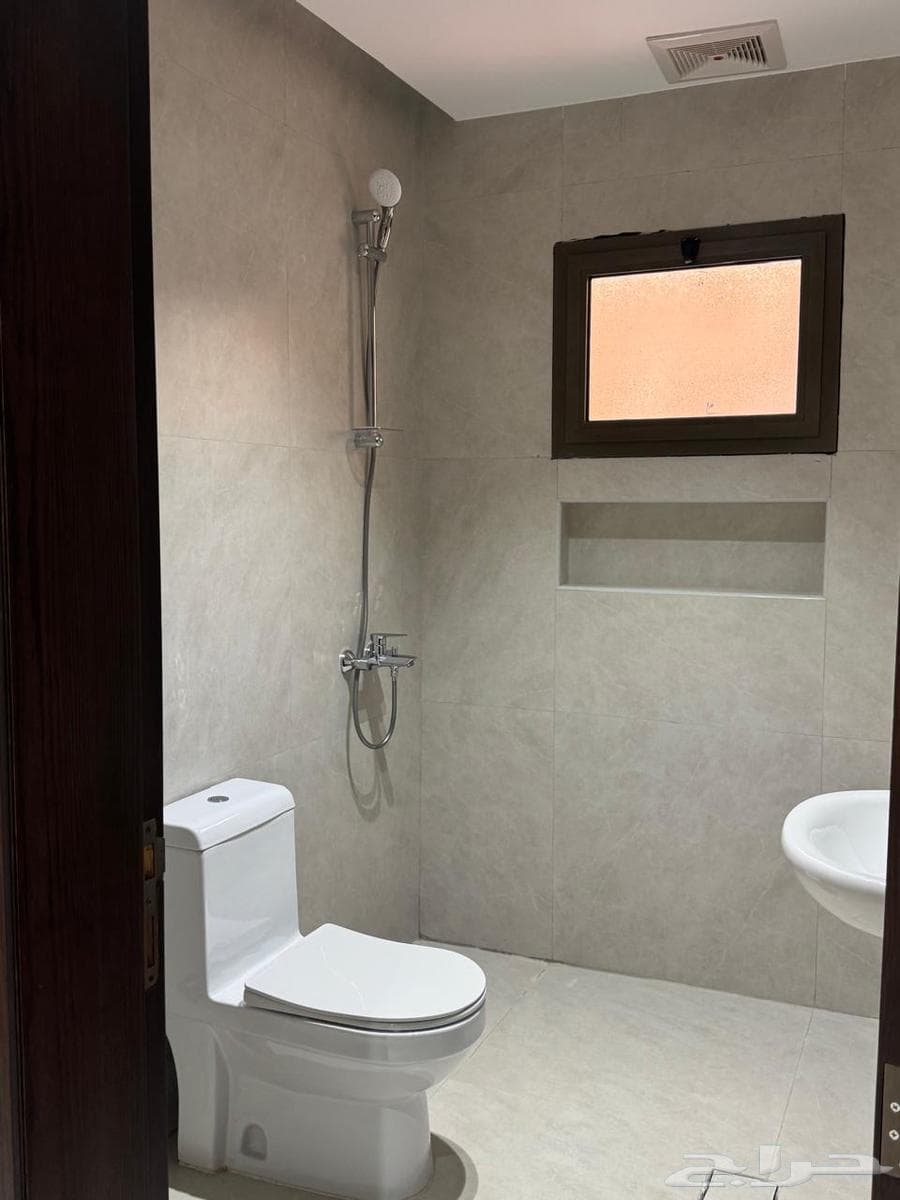 22 bedroom apartment in Al Khalidiyyah 7