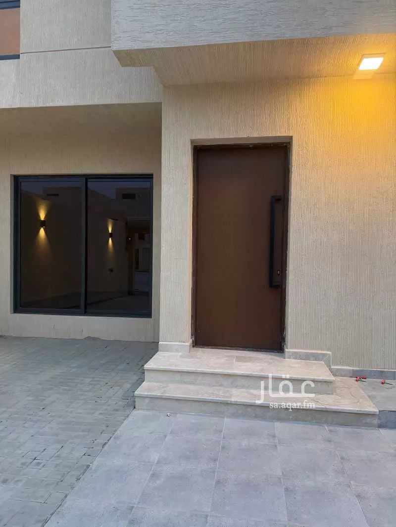 فيلا 4 غرف في الشرق 1