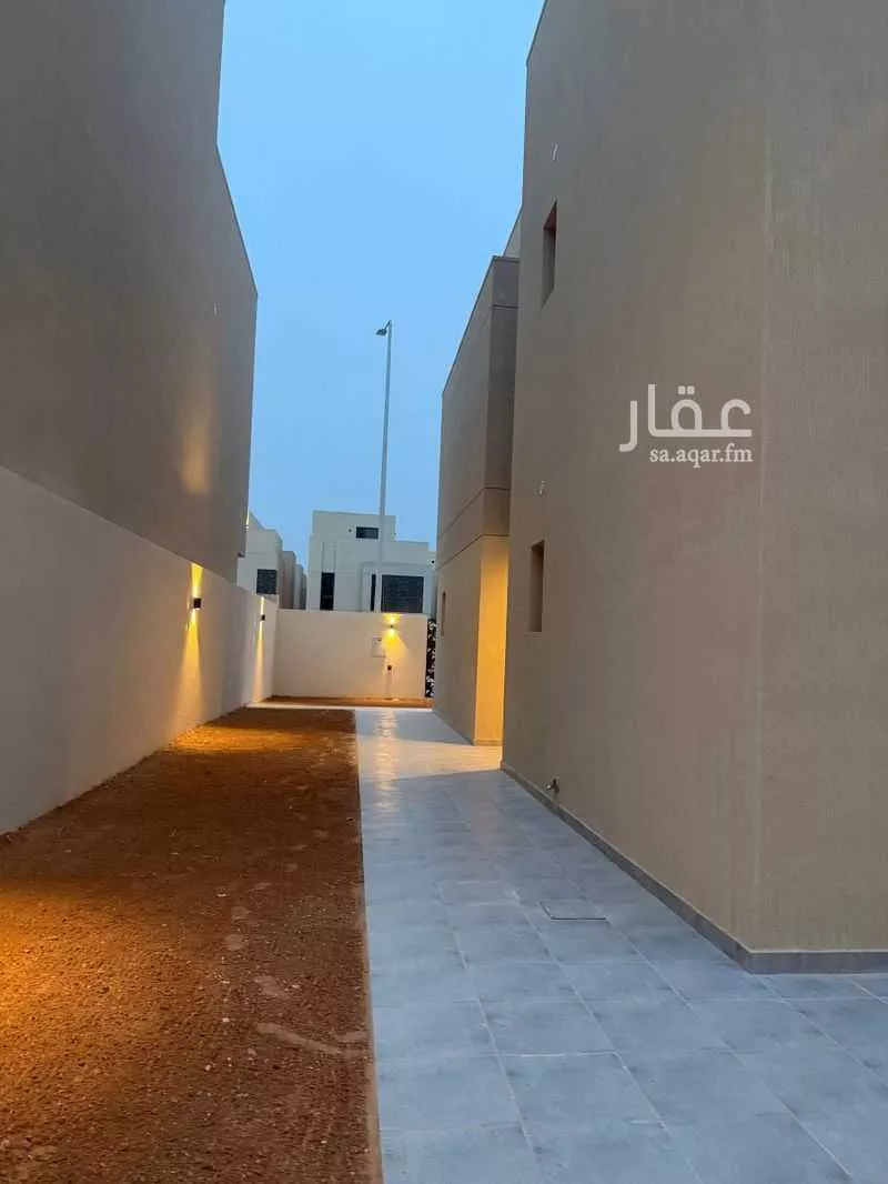 فيلا 4 غرف في الشرق 4