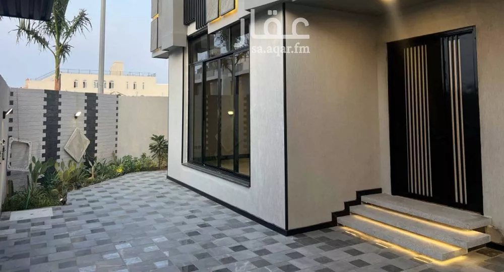 فيلا 8 غرف في الشراع 5