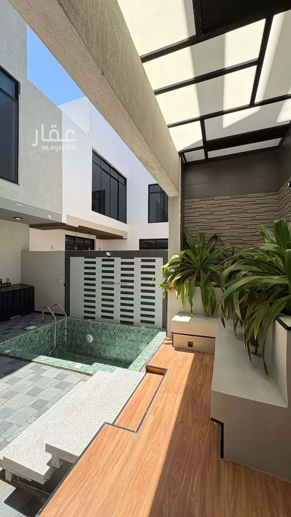 فيلا 8 غرف في الشراع 10