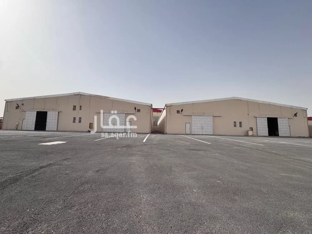 مستودع 6300 م² في المنصورية 1