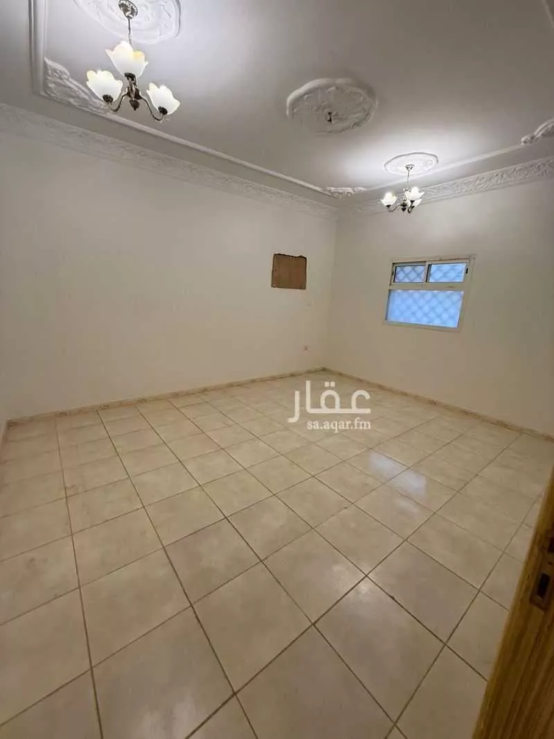 5 bedroom apartment in Irqah 4