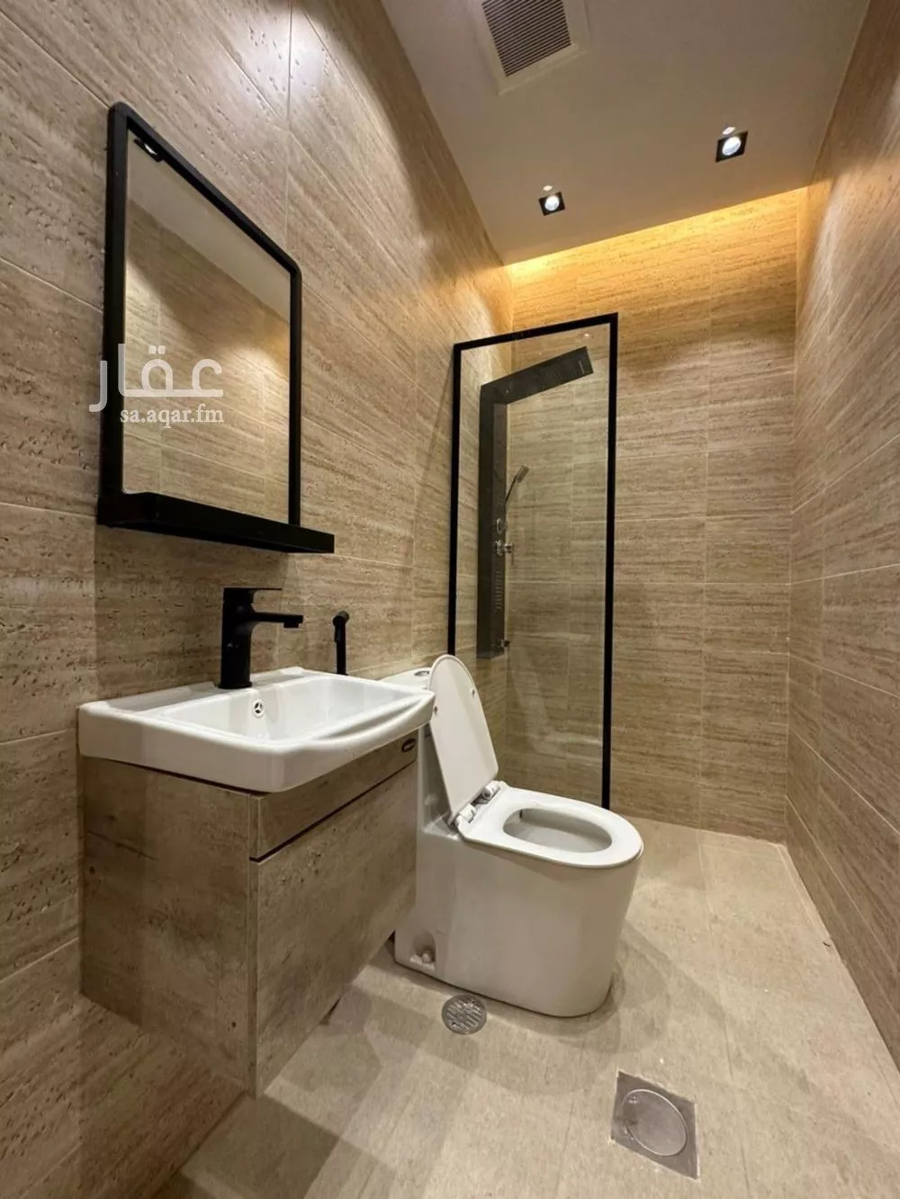 شقة 3 غرف في العزيزية 8