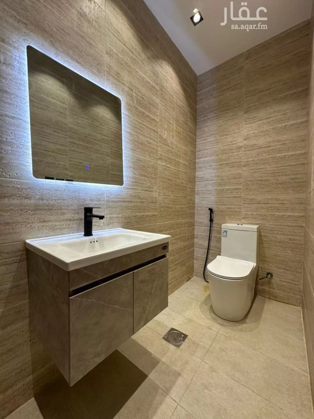 شقة 4 غرف في العزيزية 3