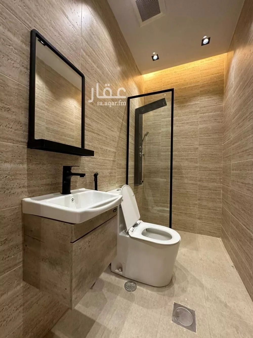 شقة 3 غرف في العزيزية 4