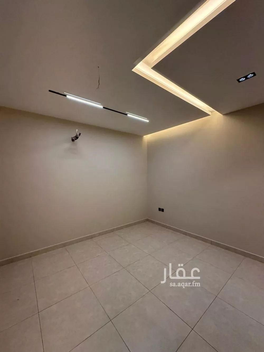 شقة 3 غرف في العزيزية 8