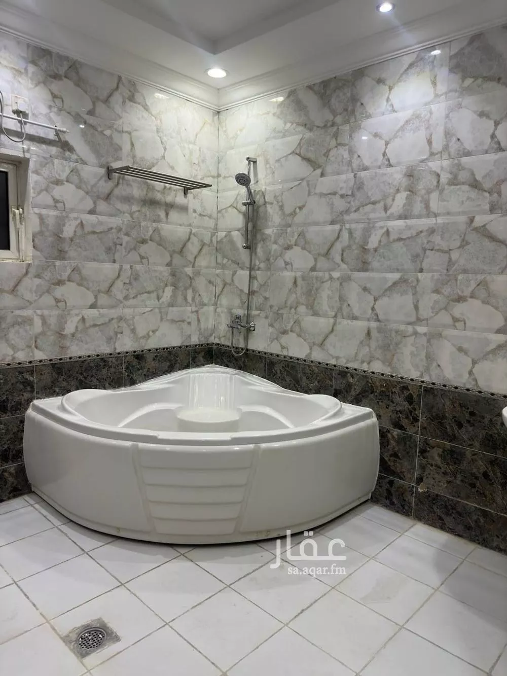 7 bedroom villa in Al Awali 27