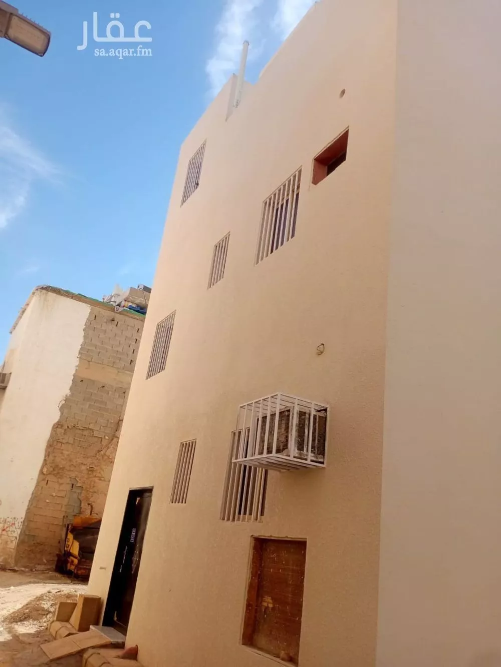 عمارة 900 م² في الشميسي 4