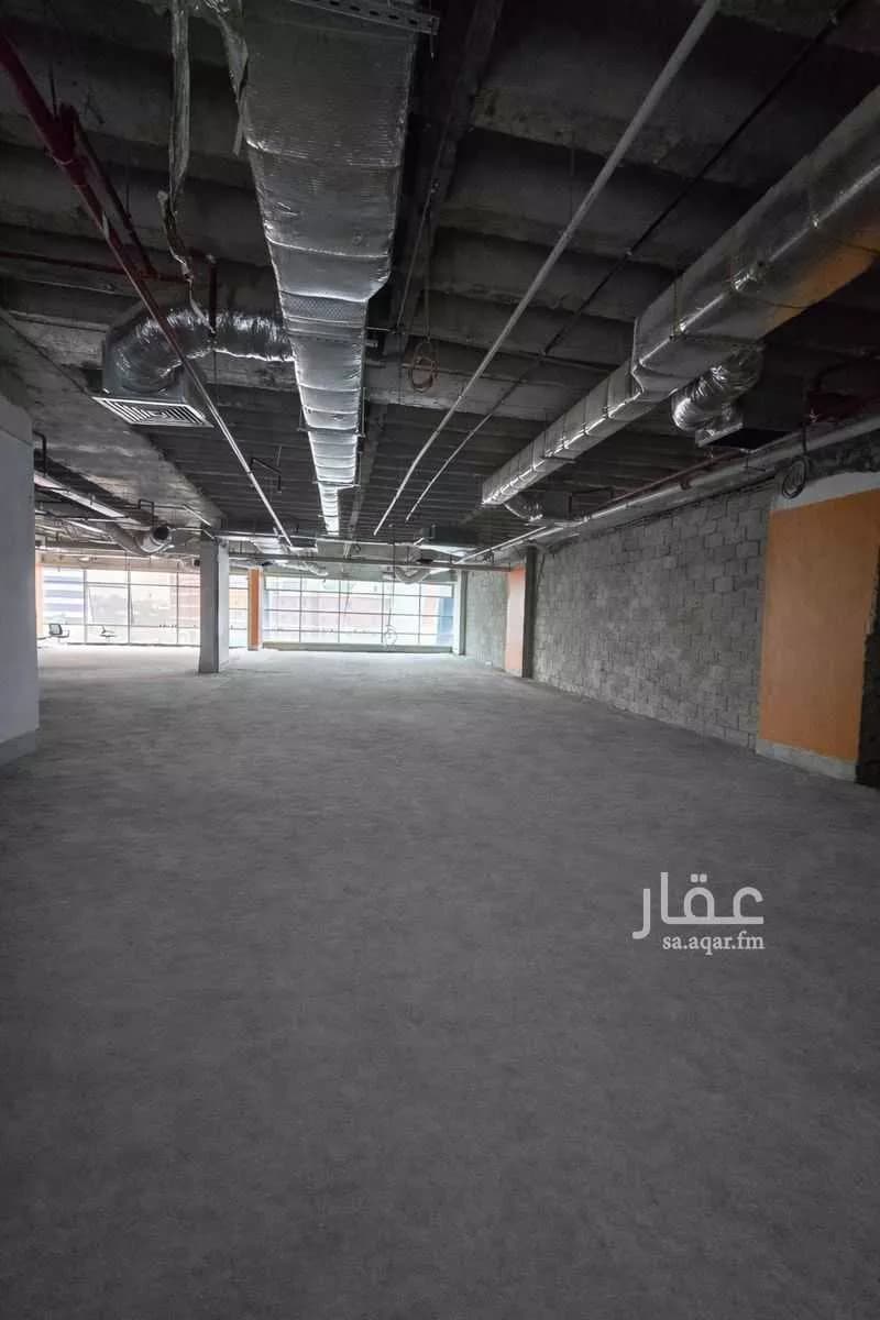 مكتب 440 م² في العليا 13