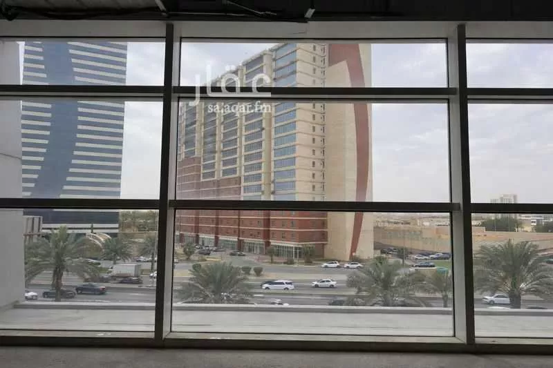 مكتب 440 م² في العليا 15