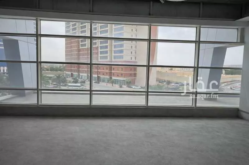 مكتب 440 م² في العليا 18