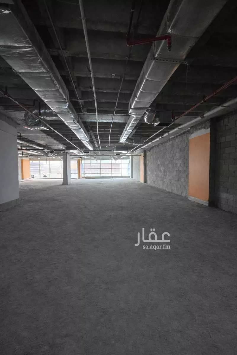 مكتب 440 م² في العليا 6