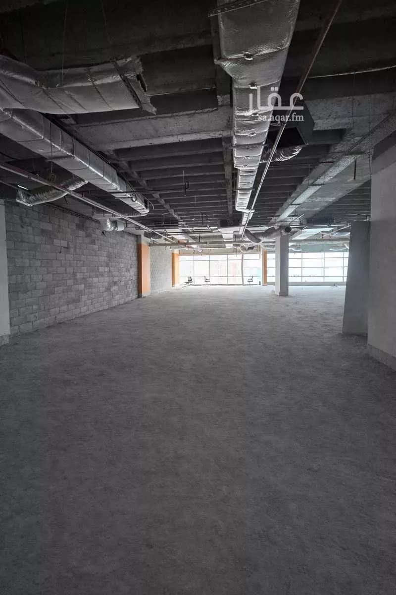 مكتب 440 م² في العليا 8