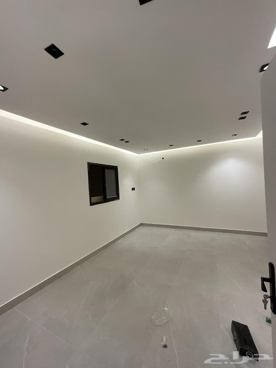 شقة 4 غرف في العقيق 1